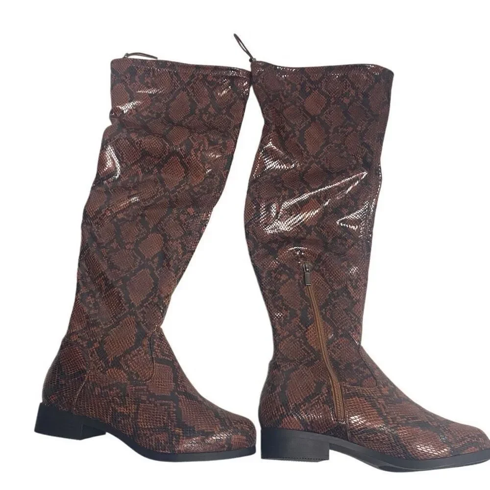 SHOEDAZZLE Women’s Knee Boots Reena Snake Design Beown Size 8 Zipper Closure NEW